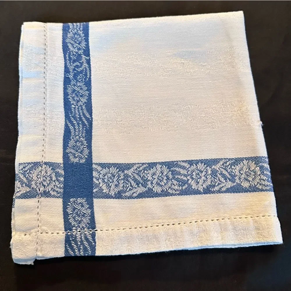 Vintage 60s Blue and White Jacquard Dining Napkins set of 3.